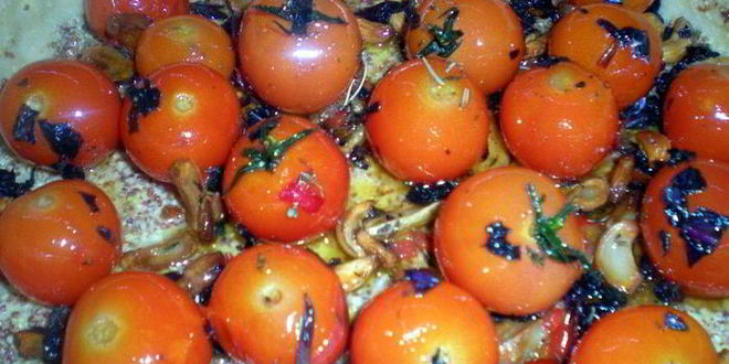 Рецепт пирога с карамелизированным чесноком и помидорами черри