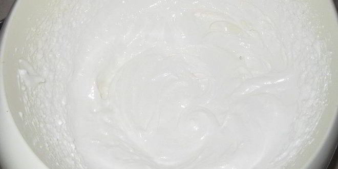 Рецепт пирога с малиной под белковым пудингом