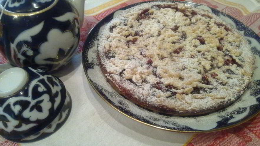 Рецепт пирога с вишней и смородиной