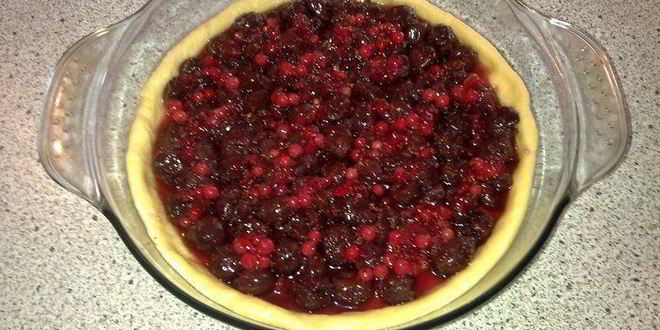 Рецепт пирога с вишней и смородиной