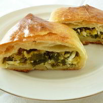 Пирог с зеленью и сыром из слоеного творожного теста