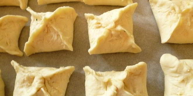 Рецепт пирога с зеленью и сыром из слоеного творожного теста