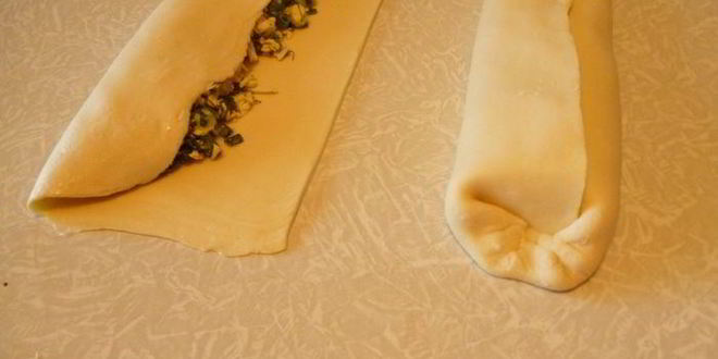 Рецепт пирога с зеленью и сыром из слоеного творожного теста