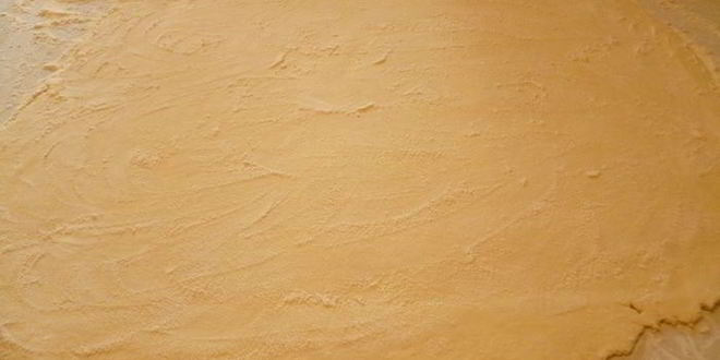 Рецепт пирога с зеленью и сыром из слоеного творожного теста