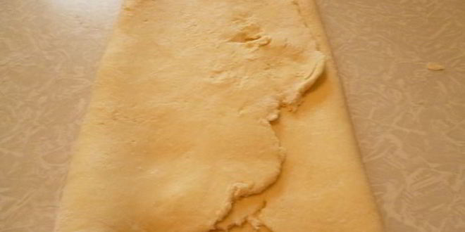 Рецепт пирога с зеленью и сыром из слоеного творожного теста