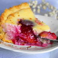 Рецепт Пирога со сливами и творожной заливкой