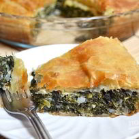 Простой слоеный пирог со шпинатом