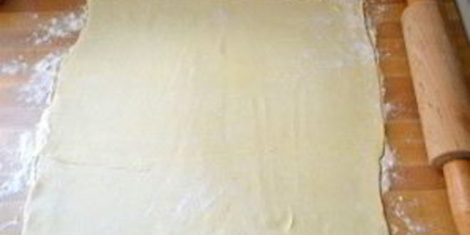 Рецепт простого слоеного пирога со шпинатом