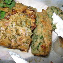 Весенний пирог с крапивой и вялеными томатами