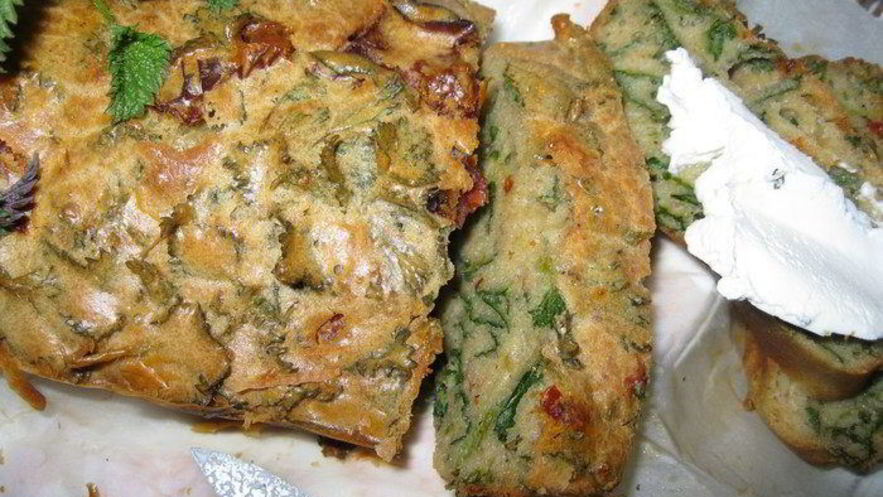 Рецепт весеннего пирога с крапивой и вялеными томатами