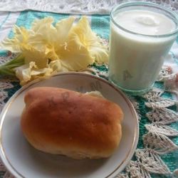 Рецепт Дрожжевых пирожков с зеленым луком и яйцом в духовке