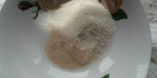 Рецепт дрожжевых пирожков с зеленым луком и яйцом в духовке