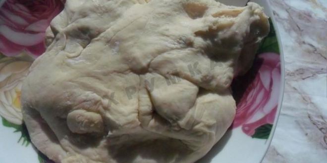 Рецепт дрожжевых пирожков с зеленым луком и яйцом в духовке