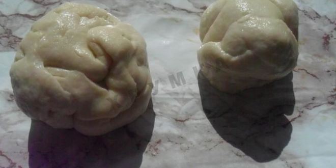 Рецепт дрожжевых пирожков с зеленым луком и яйцом в духовке