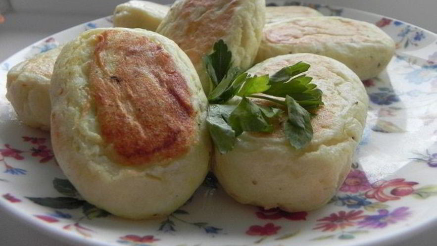 Рецепт картофельно-творожных пирожки с зеленью и яйцом