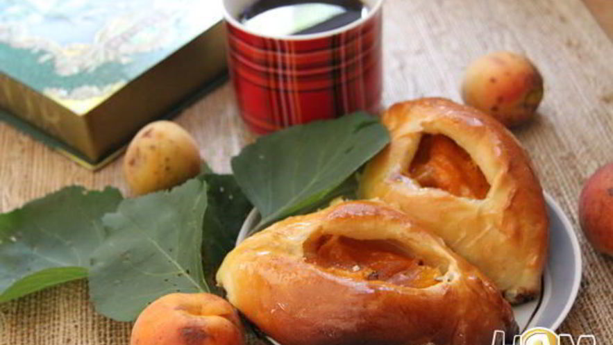 Рецепт открытых пирожков с абрикосами