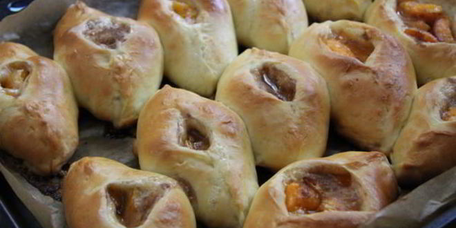 Рецепт открытых пирожков с абрикосами