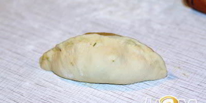 Рецепт печеных пирожков с жареной капустой и яйцом