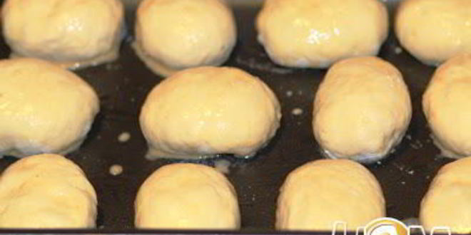 Рецепт печеных пирожков с жареной капустой и яйцом