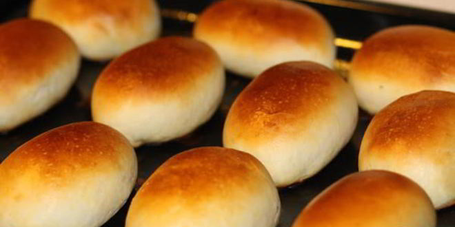 Рецепт печеных пирожков с жареной капустой и яйцом