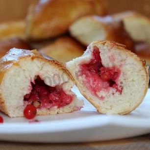 Рецепт Пирожков с красной смородиной дрожжевые