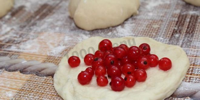 Рецепт пирожков с красной смородиной дрожжевые