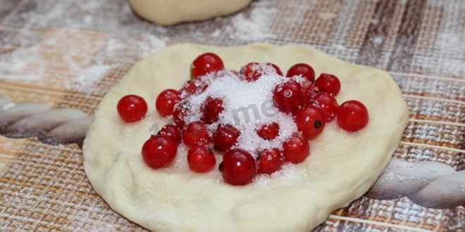 Рецепт пирожков с красной смородиной дрожжевые