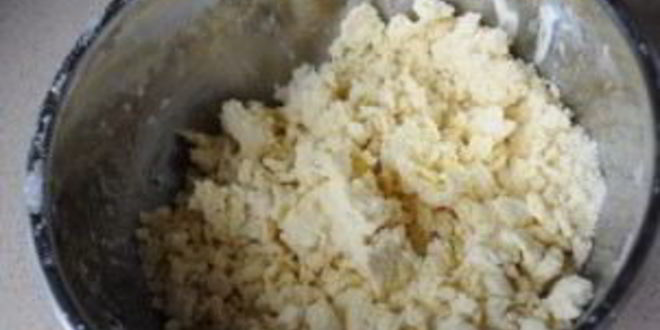 Рецепт слоеных пирожков с вишней на пиве