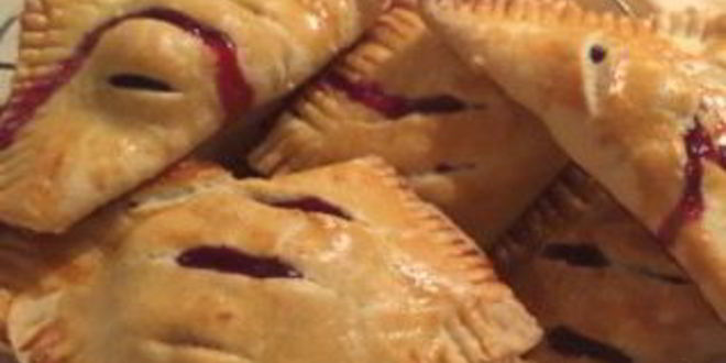 Рецепт слоеных пирожков с вишней на пиве