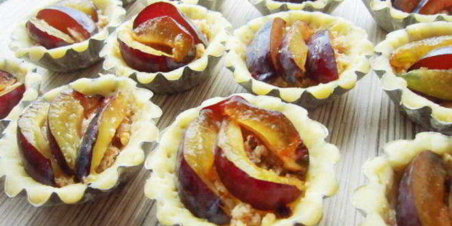 Рецепт пирожного корзинка с орехами и сливами