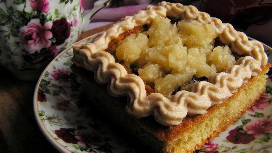 Рецепт пирожных с финиками, ананасом и творожным кремом