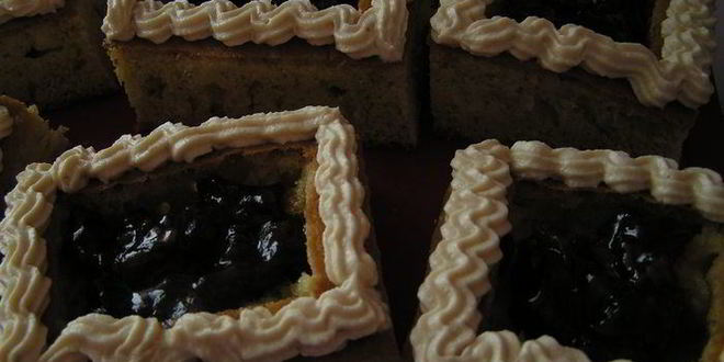 Рецепт пирожных с финиками, ананасом и творожным кремом