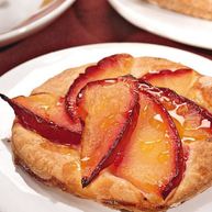 Рецепт Пирожных со сливами и козьим сыром