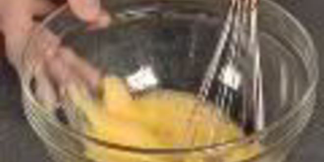 Рецепт пирожных со сливами и козьим сыром