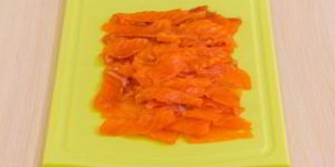 Рецепт закусочных пирожных из слоеного теста, форели и авокадо