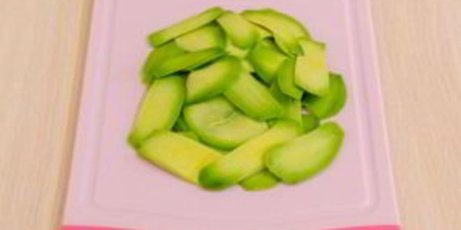 Рецепт закусочных пирожных из слоеного теста, форели и авокадо