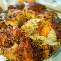 Рецепт Хлебной пиццы из разноцветных шариков