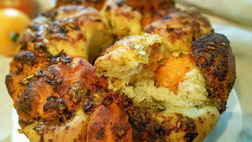 Рецепт хлебной пиццы из разноцветных шариков