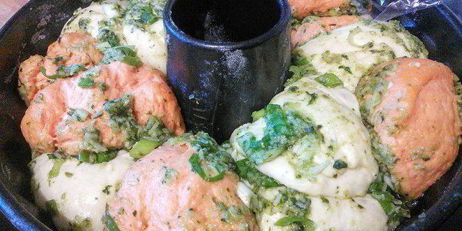 Рецепт хлебной пиццы из разноцветных шариков