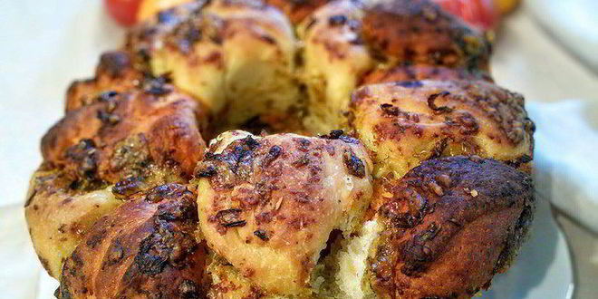 Рецепт хлебной пиццы из разноцветных шариков