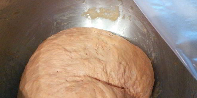 Рецепт хлебной пиццы из разноцветных шариков