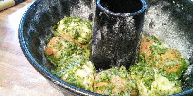 Рецепт хлебной пиццы из разноцветных шариков