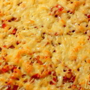 Рецепт Пиццы мужской день с ветчиной и грибами