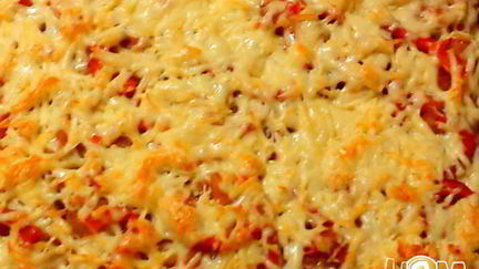 Рецепт Пиццы мужской день с ветчиной и грибами