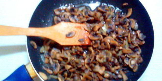 Рецепт пиццы мужской день с ветчиной и грибами