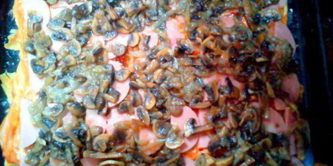 Рецепт пиццы мужской день с ветчиной и грибами