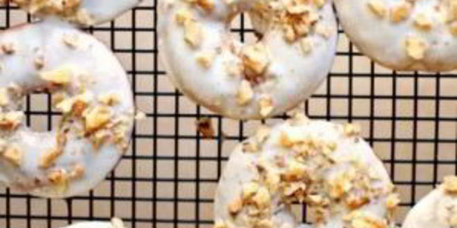 Рецепт банановых пончиков с грецкими орехами