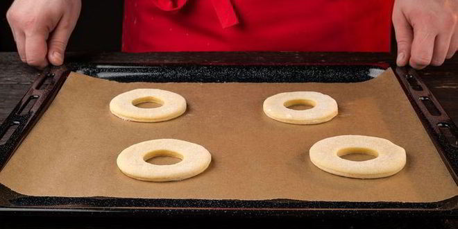 Рецепт классических пончиков со сладкой помадкой