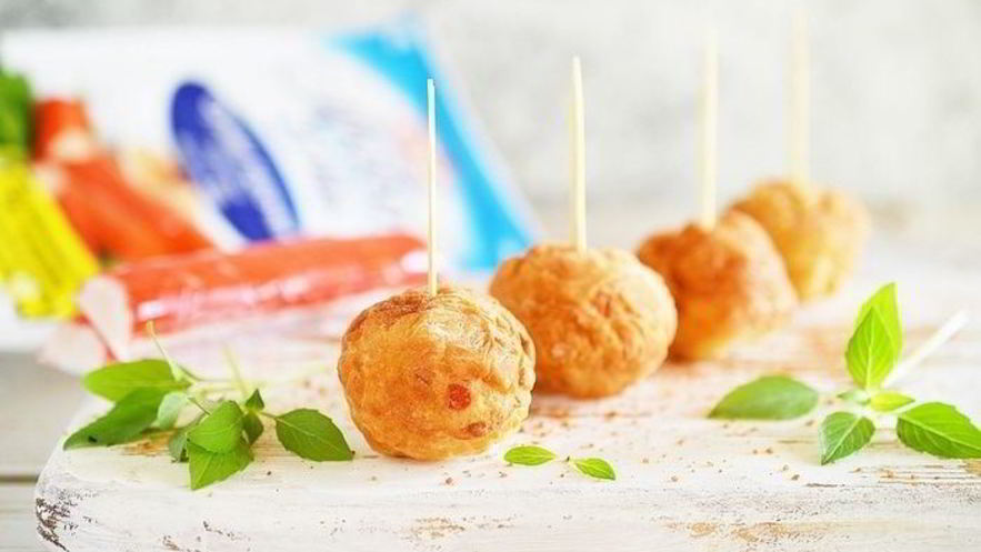 Рецепт крабовых пончиков с сыром