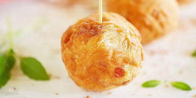 Рецепт крабовых пончиков с сыром